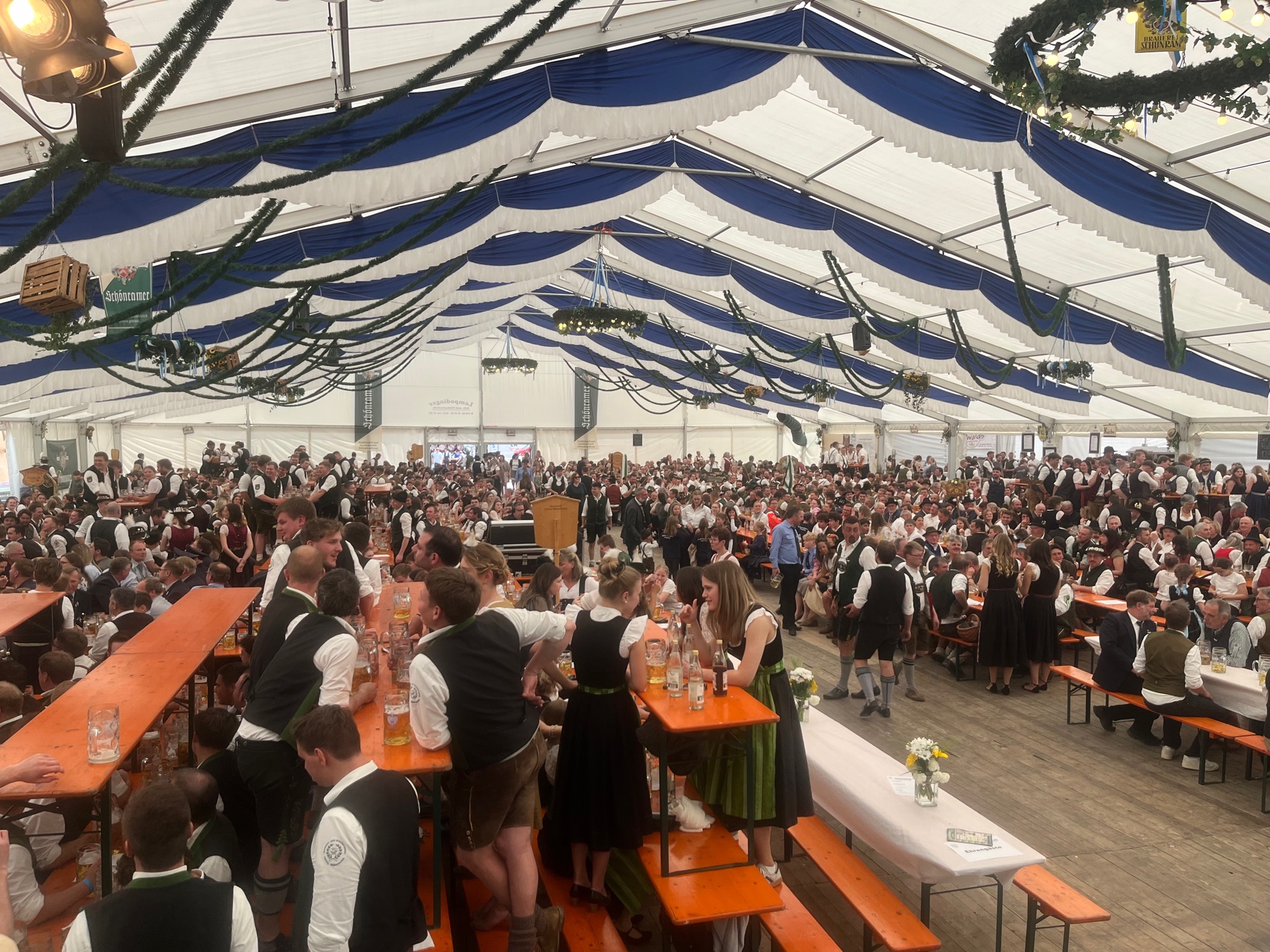 Festbetrieb beim Burschenfest Fridolfing 2026