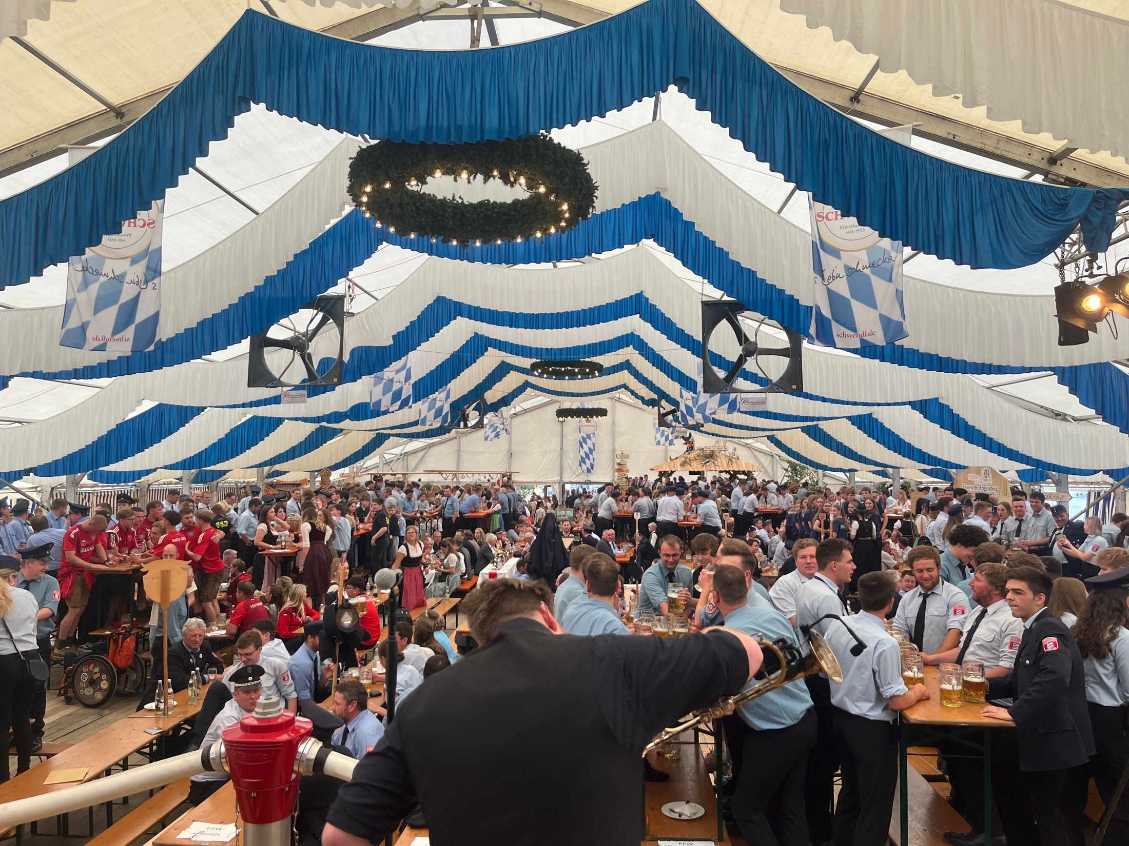 Festsonntag beim Feuerwehrjubiläum Heiligkreuz 2026 mit Blaskapelle und de Greadoia