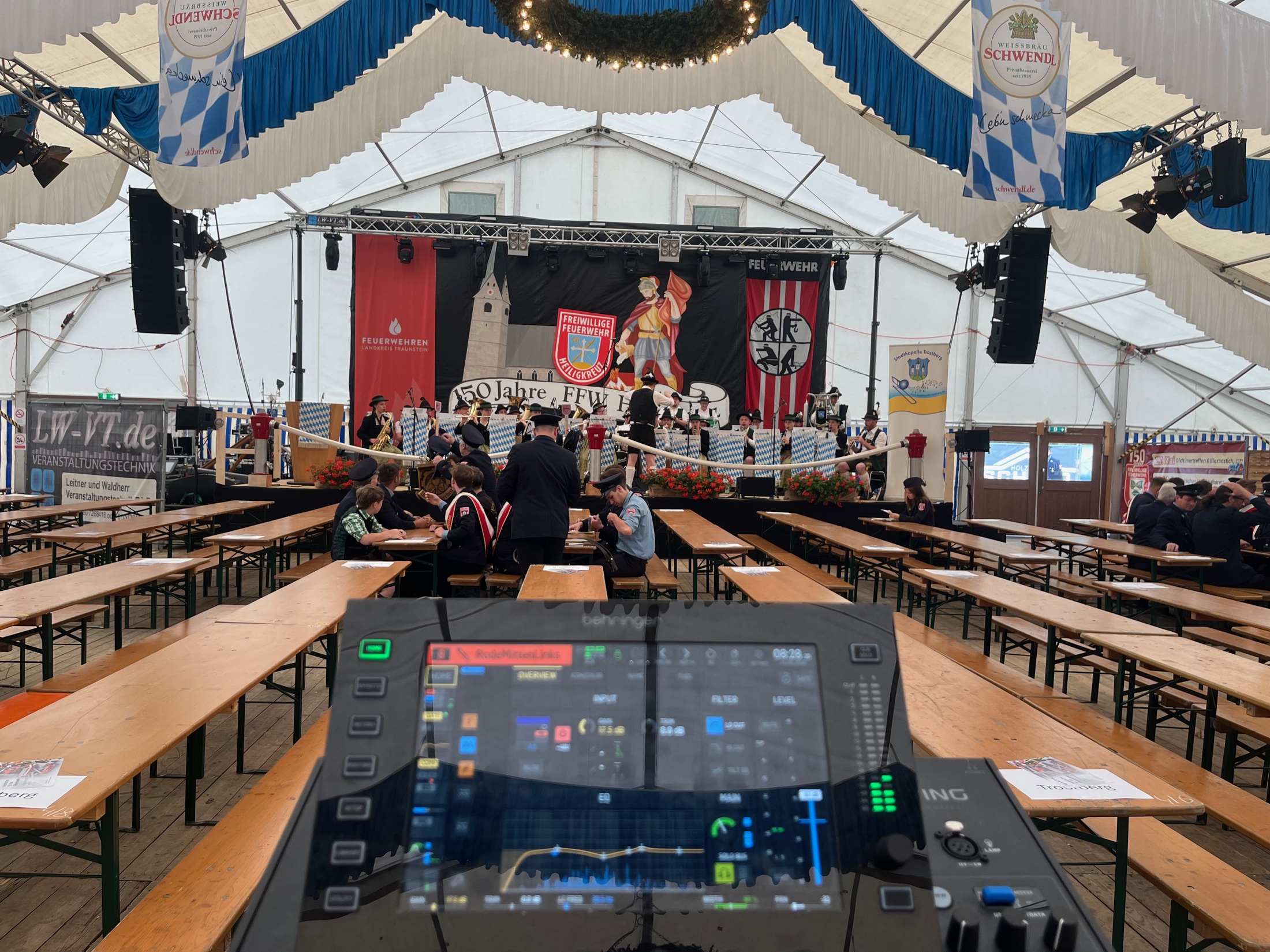 Barbeschallung und Beleuchtung im Festzelt Heiligkreuz 2026