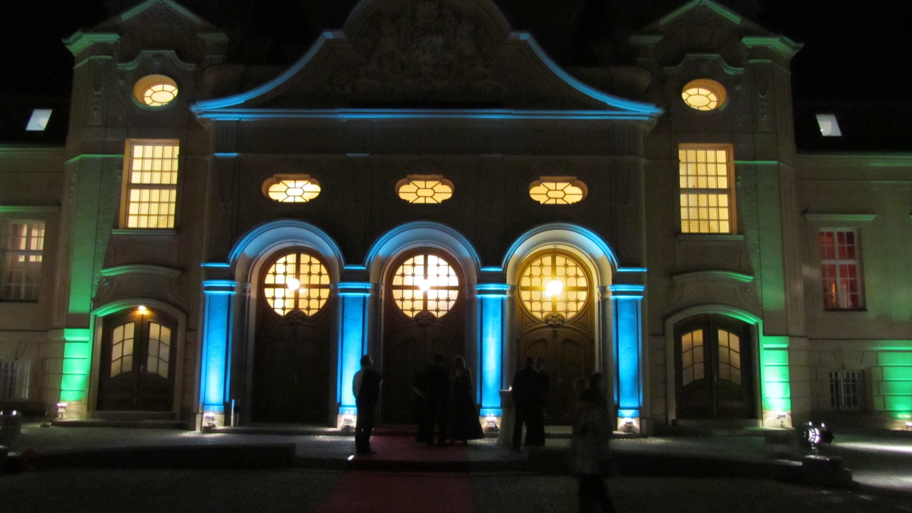 Architekturbeleuchtung an einem Veranstaltungsgebäude