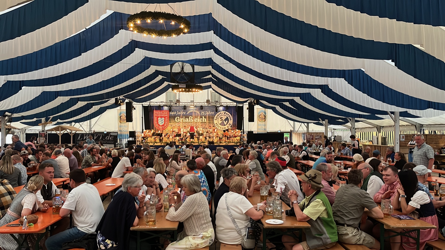 Feuerwehrfest und Sportvereinsjubiläum Neukirchen Hirten 2026 im vollen Festzelt