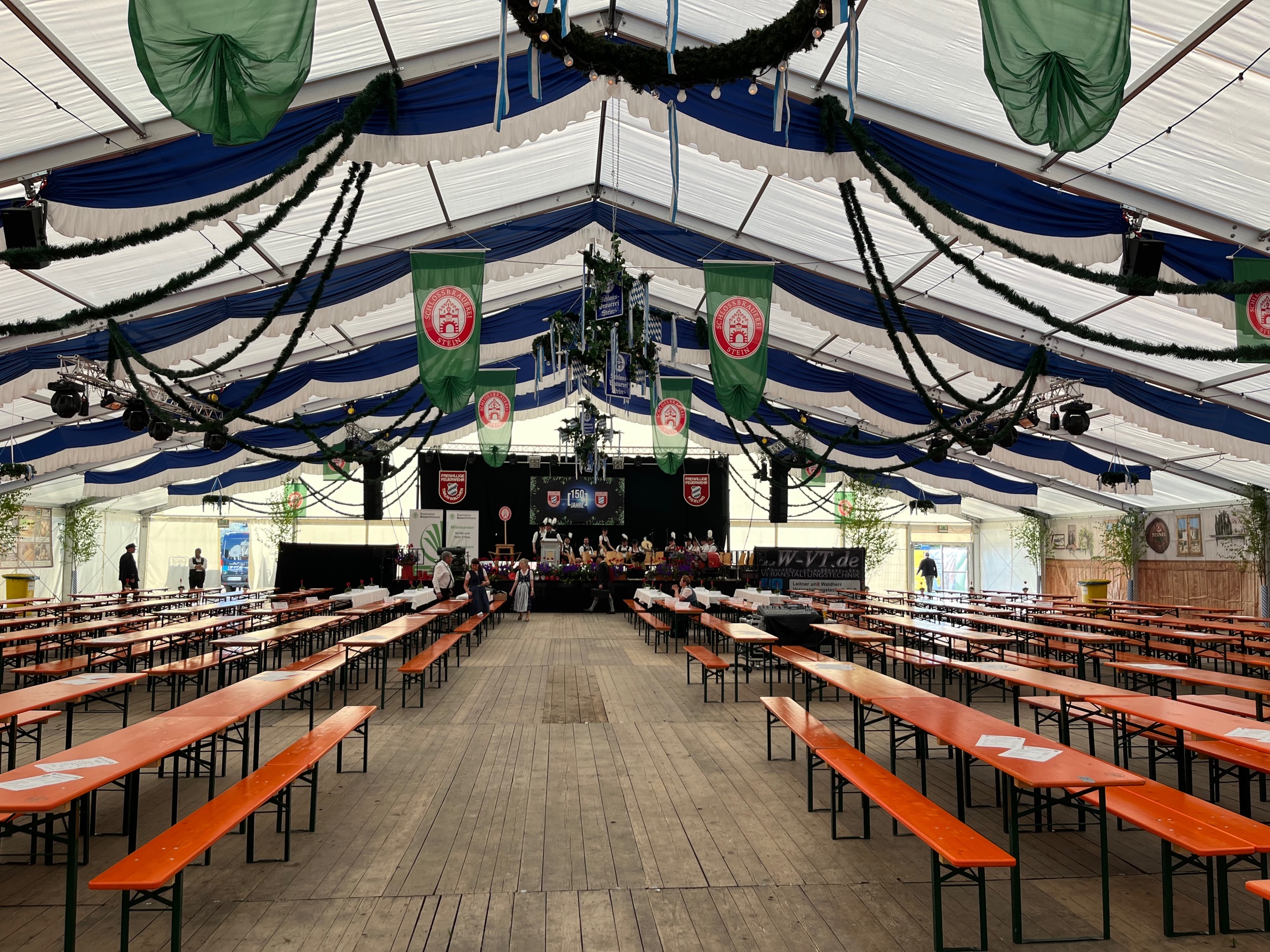 30 x 55 Meter Festzelt beim Feuerwehrjubiläum Traunwalchen und Pierling 2025 mit TW-Audio Beschallung