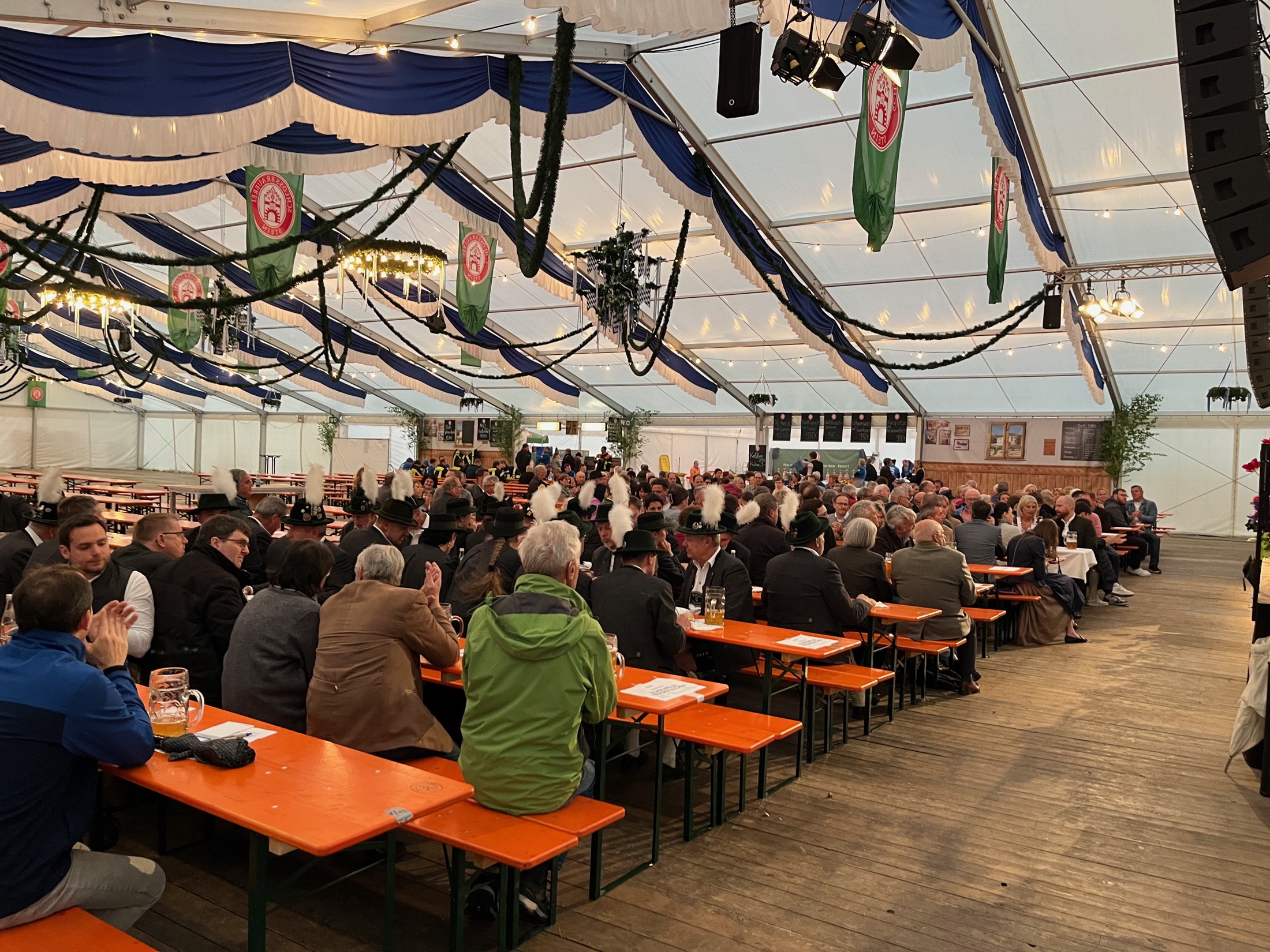 Festabend mit Tag der Betriebe, Vereine und Nachbarschaft beim Feuerwehrfest Traunwalchen und Pierling 2025